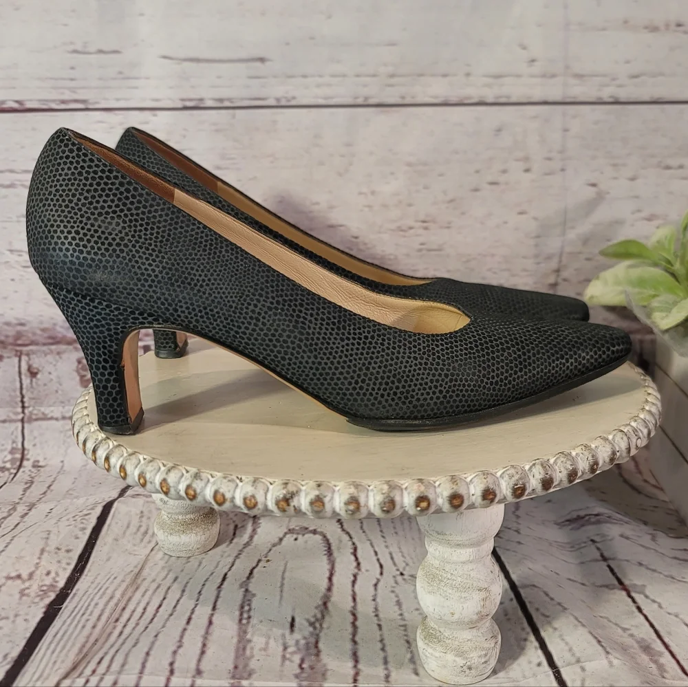 Vintage Salvatore Ferragamo Black Pebble Textured Suede Low Heel Pumps Italy 9B